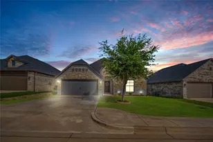 1904 Town Creek Cir, Weatherford, TX 76086 - Photo 2
