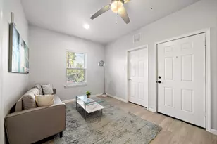 808 Sealy St, Galveston, TX 77550 - Photo 10