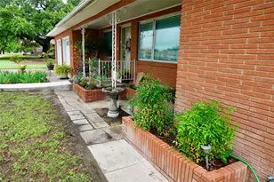 1410 Reynolds St, Goldthwaite, TX 76844 - Photo 6