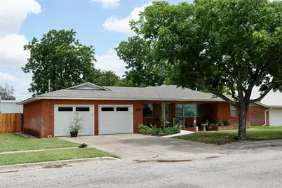 1410 Reynolds Street, Goldthwaite, TX 76844 - Photo 2