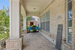 2521 Sir Tristram Ln, Lewisville, TX 75056 - Photo 2