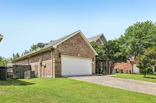 1421 Stone Bend Ln, Flower Mound, TX 75028 - Photo 4