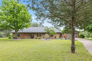 410 De La Cruz St, Weatherford, TX 76085 - Photo 1