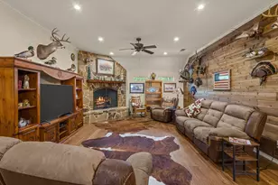 606 Hillside Cir, Little Elm, TX 75068 - Photo 4