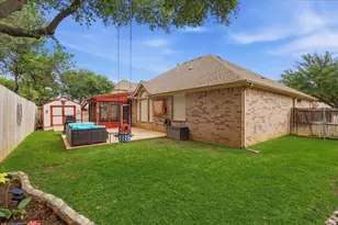 8106 Summerleaf Dr, Arlington, TX 76001 - Photo 2