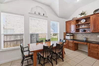 8106 Summerleaf Drive, Arlington, TX 76001 - Photo 12