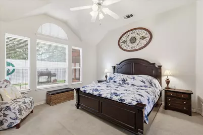 8106 Summerleaf Drive, Arlington, TX 76001 - Photo 16