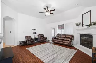 8106 Summerleaf Dr, Arlington, TX 76001 - Photo 6