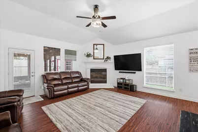 8106 Summerleaf Drive, Arlington, TX 76001 - Photo 8