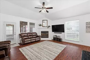 8106 Summerleaf Dr, Arlington, TX 76001 - Photo 8