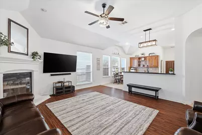 8106 Summerleaf Drive, Arlington, TX 76001 - Photo 6