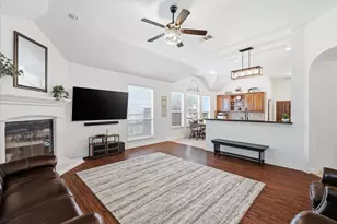 8106 Summerleaf Dr, Arlington, TX 76001 - Photo 6