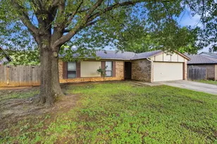 5717 Cedar Ridge Dr, Arlington, TX 76017 - Photo 2