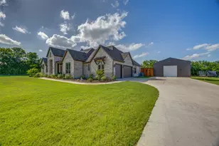 1800 Limestone Ln, Van Alstyne, TX 75495 - Photo 2
