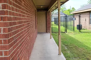 217 E Craven Ave, Lacy Lakeview, TX 76705 - Photo 2