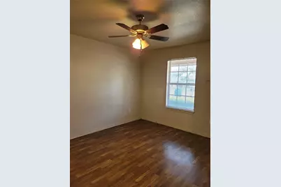 219-221 E Craven Avenue, Lacy Lakeview, TX 76705 - Photo 10