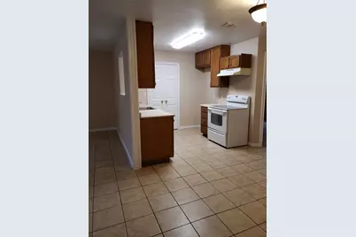 219-221 E Craven Avenue, Lacy Lakeview, TX 76705 - Photo 4