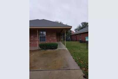 219-221 E Craven Avenue, Lacy Lakeview, TX 76705 - Photo 2