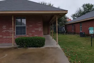 219-221 E Craven Ave, Lacy Lakeview, TX 76705 - Photo 2