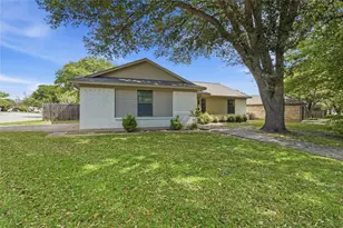 1701 Tobie Layne St, Benbrook, TX 76126 - Photo 4