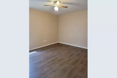 223-225 E Craven Avenue, Lacy Lakeview, TX 76705 - Photo 4