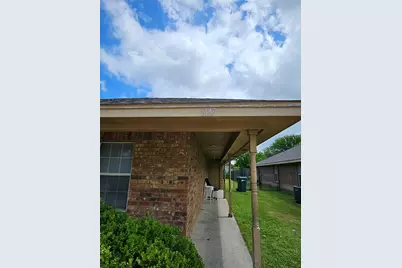 227-229 E Craven Avenue, Lacy Lakeview, TX 76705 - Photo 2