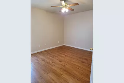 231-233 E Craven Avenue, Lacy Lakeview, TX 76705 - Photo 4