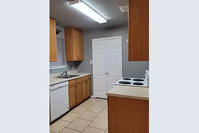 239-241 E Craven Avenue, Lacy Lakeview, TX 76705 - Photo 4
