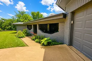 705 10th Street NW, Mineral Wells, TX 76067 - Photo 1