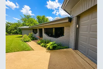 705 10th Street NW, Mineral Wells, TX 76067 - Photo 2
