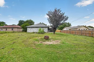 724 Oak Park Dr, Azle, TX 76020 - Photo 14