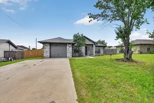 724 Oak Park Dr, Azle, TX 76020 - Photo 1