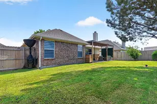 1347 Lake Forest Dr, Grand Prairie, TX 75052 - Photo 24