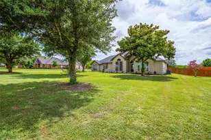 1320 E Highland Rd, Waxahachie, TX 75167 - Photo 2
