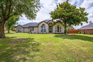 1320 E Highland Rd, Waxahachie, TX 75167 - Photo 1