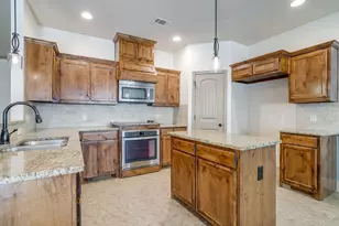 316 Madison St, Burleson, TX 76028 - Photo 14