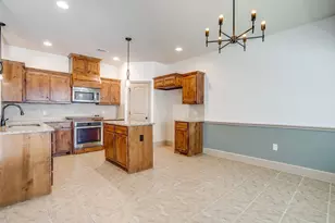 316 Madison St, Burleson, TX 76028 - Photo 10