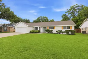 2112 Stonegate Dr N, Bedford, TX 76021 - Photo 2