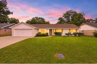 2112 Stonegate Drive N, Bedford, TX 76021 - Photo 2