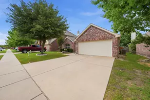 4521 Lakeside Hollow St, Fort Worth, TX 76262 - Photo 6