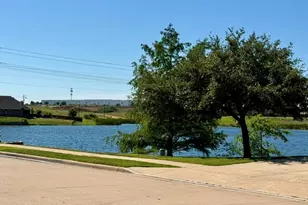 4521 Lakeside Hollow St, Fort Worth, TX 76262 - Photo 4