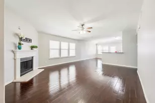 4521 Lakeside Hollow St, Fort Worth, TX 76262 - Photo 4