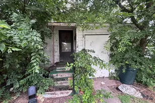 817 20th St, Grand Prairie, TX 75050 - Photo 2