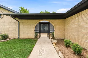 6748 Greenacres Dr, North Richland Hills, TX 76182 - Photo 2