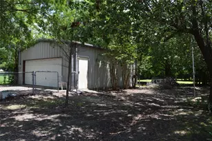 3915 Wellington St, Greenville, TX 75401 - Photo 2