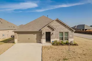 2902 Trusting Wy, Aubrey, TX 76227 - Photo 2