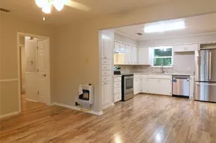 325 W Jones St, Krum, TX 76249 - Photo 10