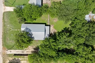 145 E Denmark St, Walnut Springs, TX 76690 - Photo 8