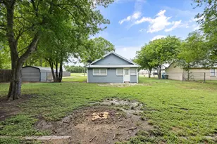 145 E Denmark St, Walnut Springs, TX 76690 - Photo 10