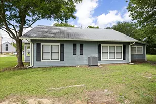 145 E Denmark St, Walnut Springs, TX 76690 - Photo 6